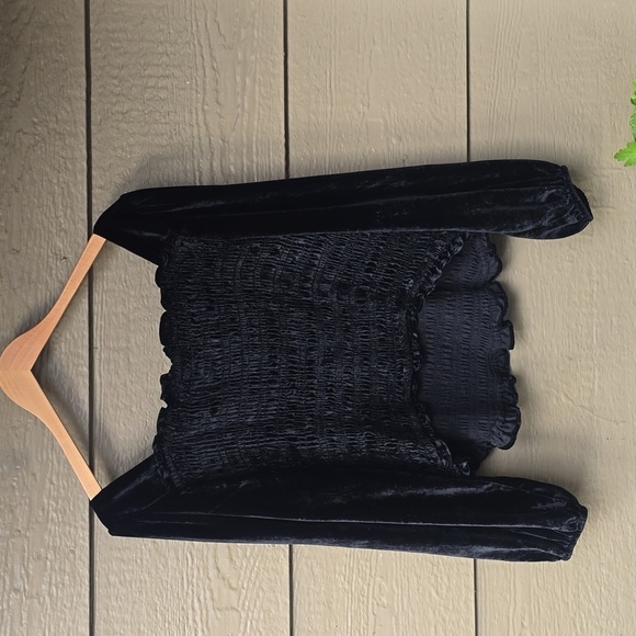 Torrid Velvet Smocked Blouson Sleeve Crop Top NWT 3x Black - Picture 11 of 11